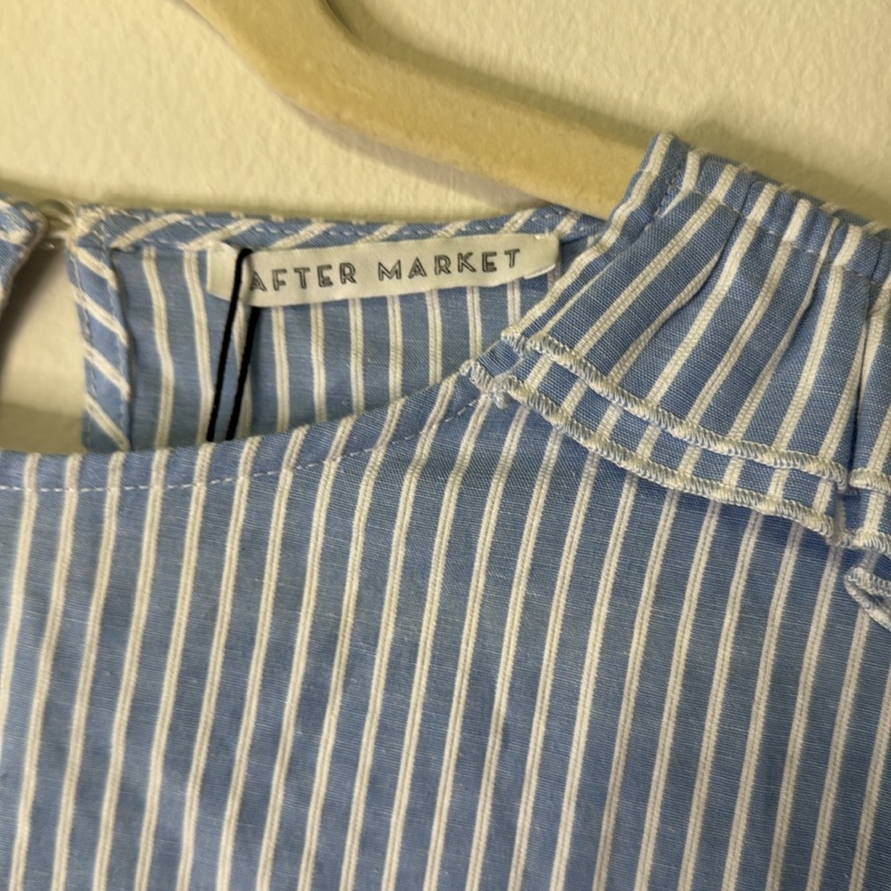 After Market Ruffle Top NWT - Picture 2 of 7
